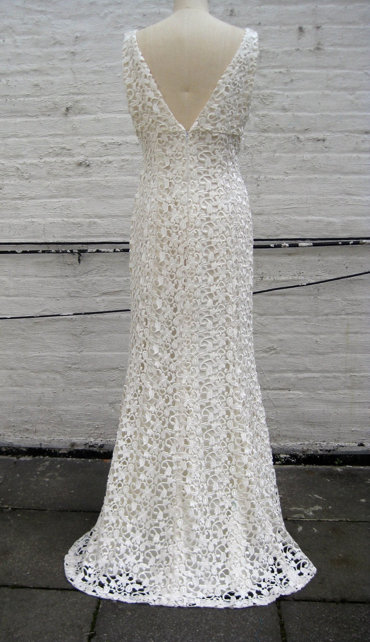 Guipure Lace V-neck Trumpet Wedding Gown Kimera Guipure Lace V-neck Trumpet Wedding Gown Kimera