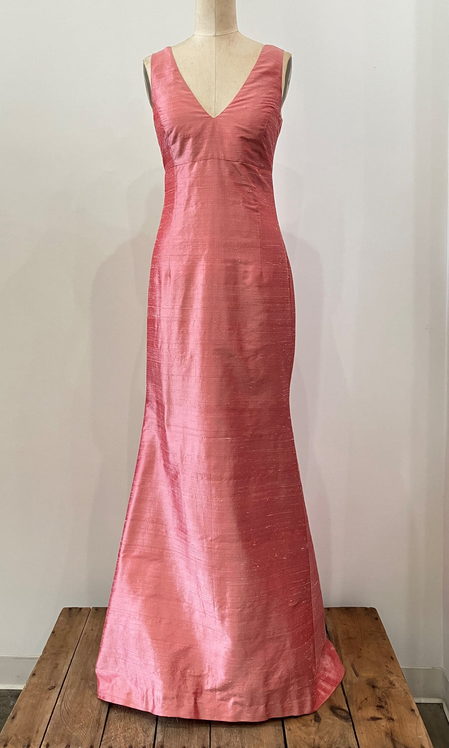Rose V-neck Trumpet Gown, size X-small Kimera Rose V-neck Trumpet Gown, size X-small Kimera