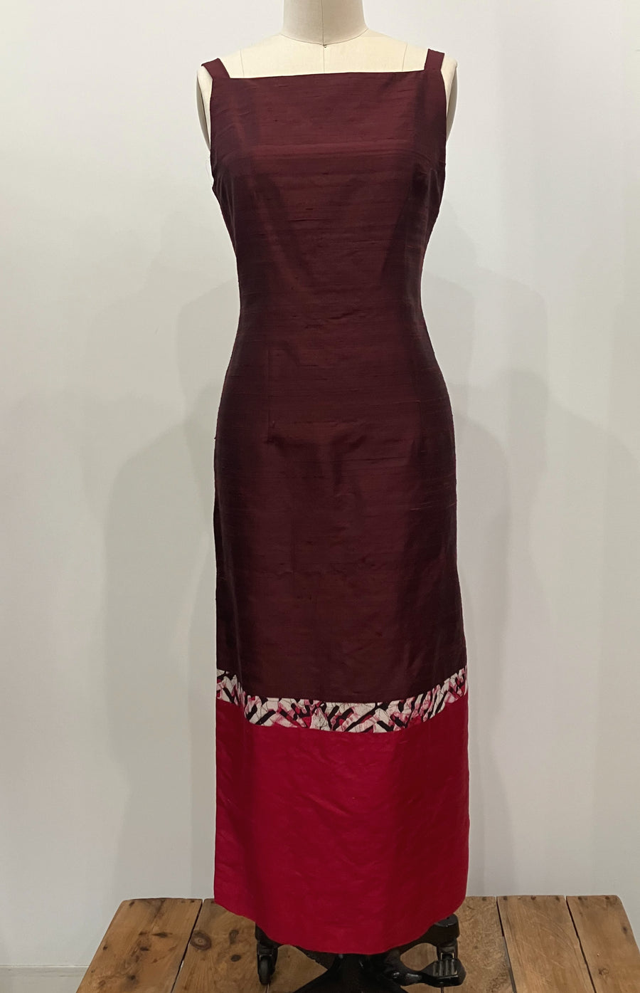 Garnet Classic Midi with Contrast Border, size Medium
