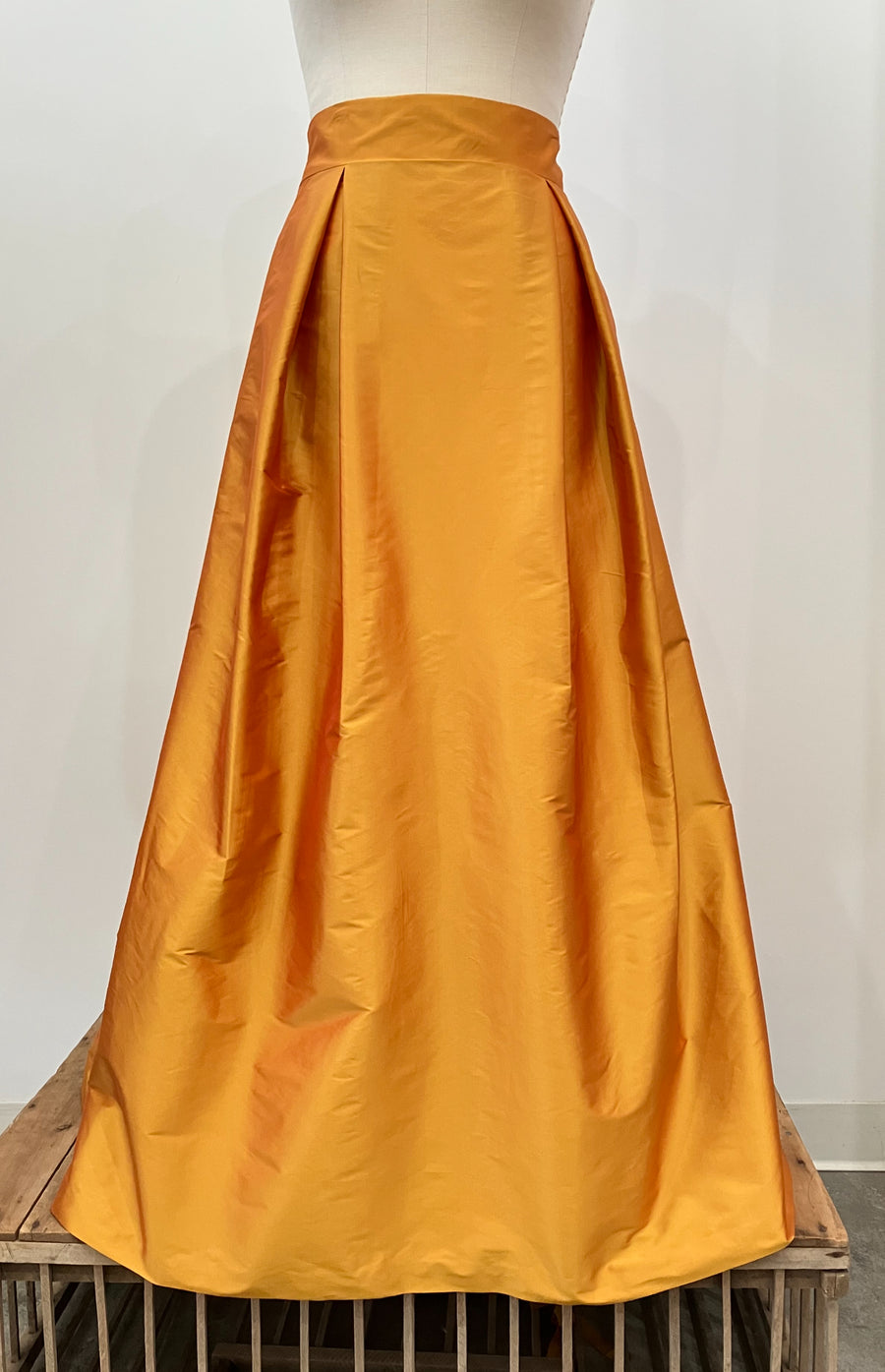 Saffron Washable Taffeta Ball Gown Skirt, size Large