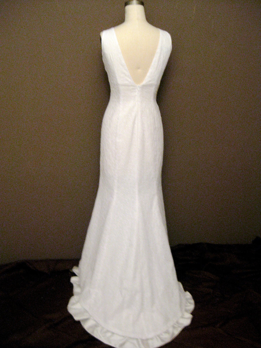 White Eyelet Deep V-neck Trumpet Wedding Dress with Ruffle