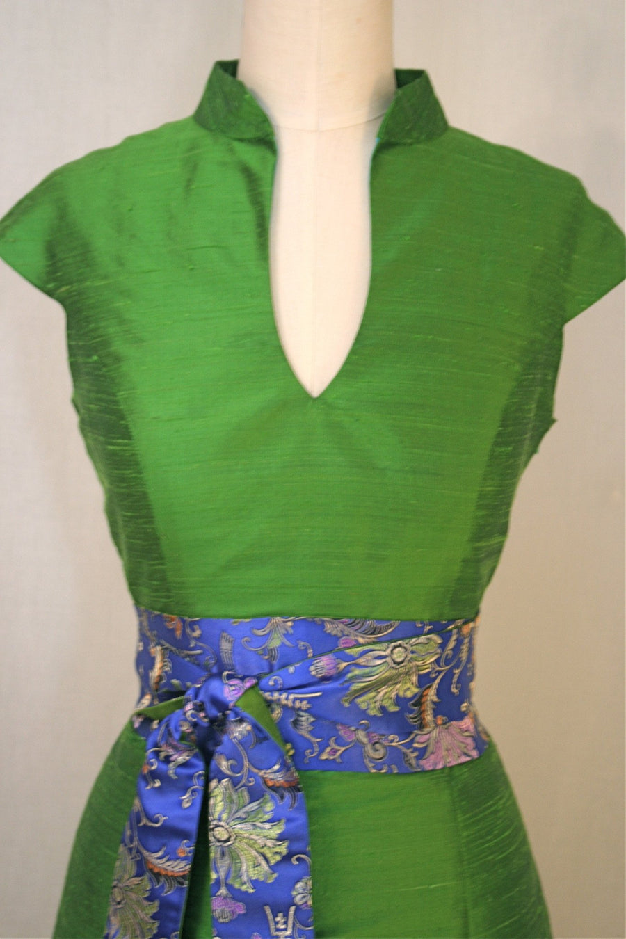 Mandarin-Collar Cap-Sleeve Shantung Trumpet Dress
