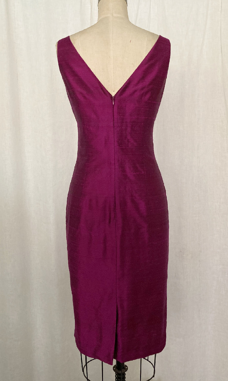 Sangria Classic V-neck Sheath Dress, size Medium